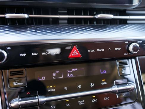 Used 2023 Kia Carnival SX Prestige image 20