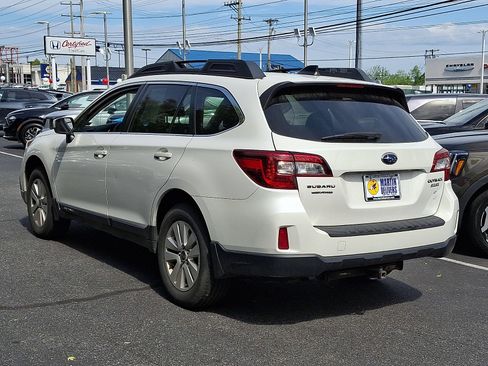 Used 2017 Subaru Outback 2.5i Premium AWD/4WD image 3