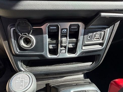 Used 2024 Jeep Wrangler Unlimited Sahara w/ Safety Group image 27