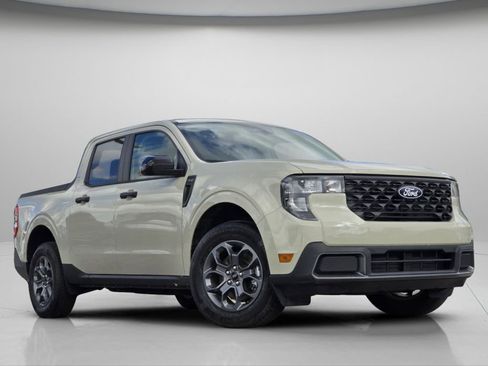 Used 2025 Ford Maverick XLT w/ Equipment Group 301A AWD/4WD image 2