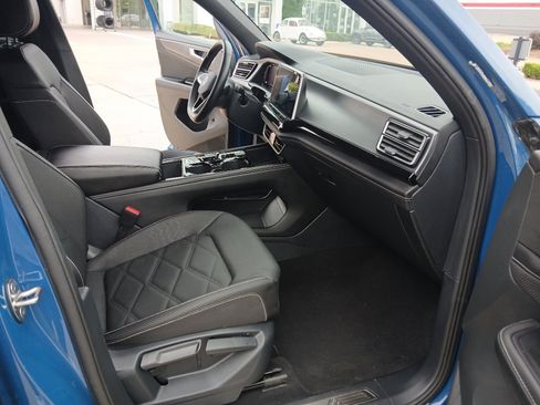 Used 2025 Volkswagen Atlas Cross Sport SE FWD image 24