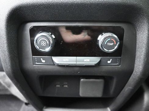 Used 2025 Chevrolet Traverse RS AWD/4WD image 17