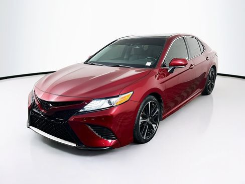Used 2018 Toyota Camry XSE FWD image 3