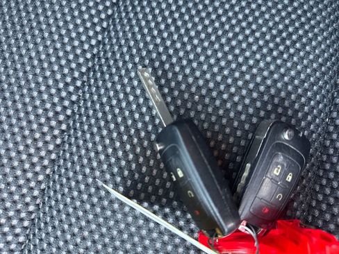 Used 2017 GMC Terrain SLE w/ Technology Package image 30