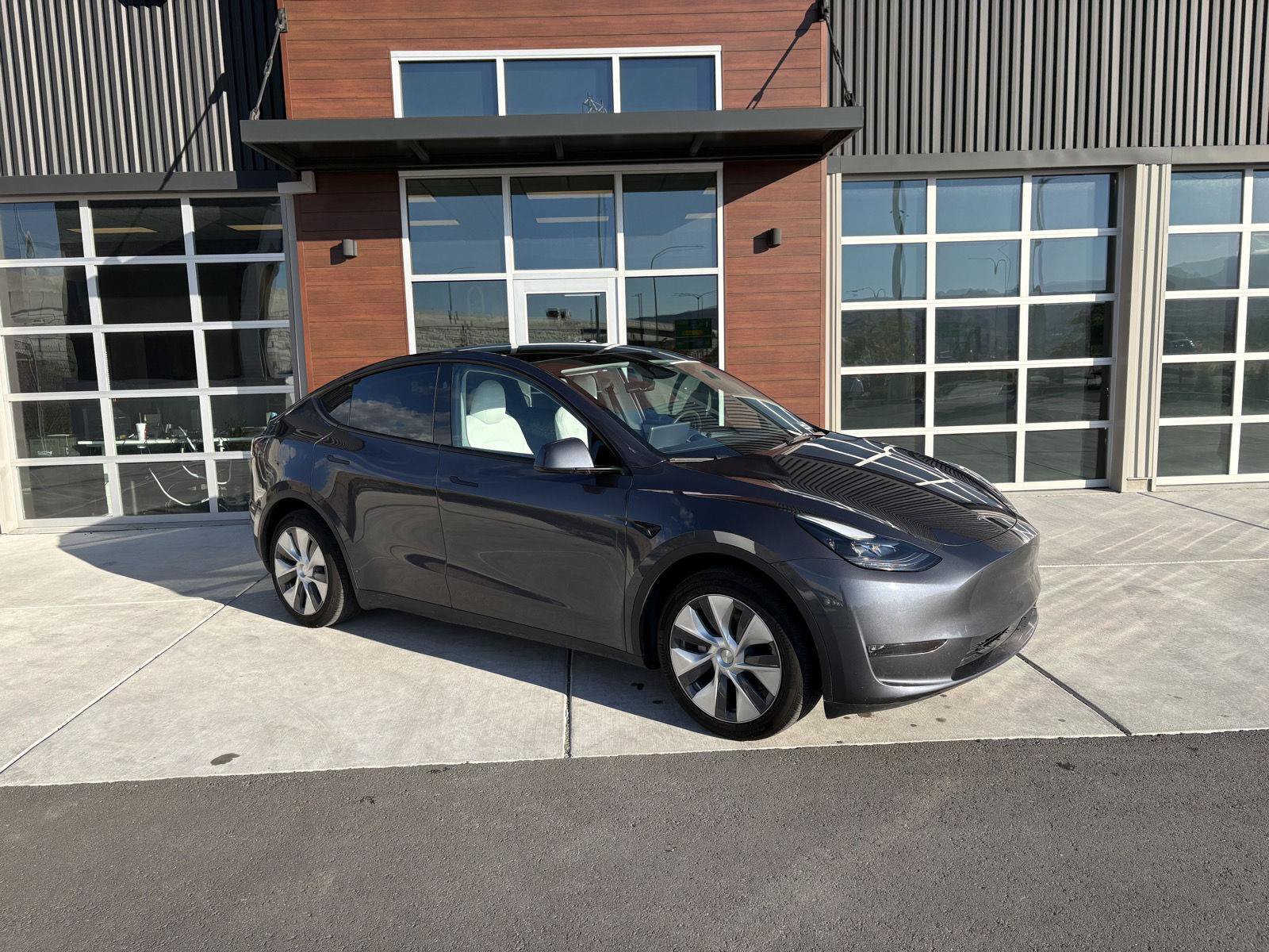 Used 2023 Tesla Model Y 2WD image 2