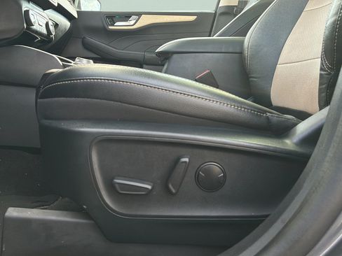 Used 2021 Ford Escape Titanium w/ Titanium Elite Package FWD image 22