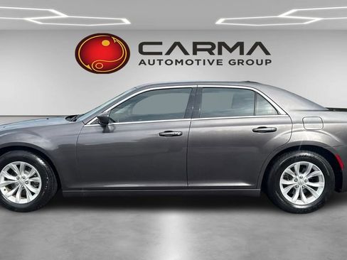 Used 2015 Chrysler 300 Limited RWD image 2