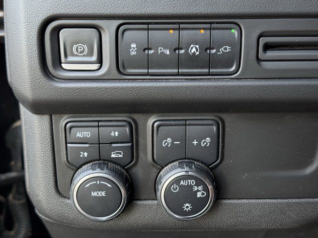 Used 2021 Chevrolet Suburban LT AWD/4WD image 23