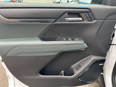 Used 2024 GMC Acadia AT4 w/ Super Cruise Package image 17