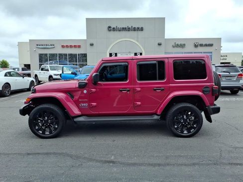 Used 2022 Jeep Wrangler Unlimited Sahara w/ Cold Weather Group AWD/4WD image 1