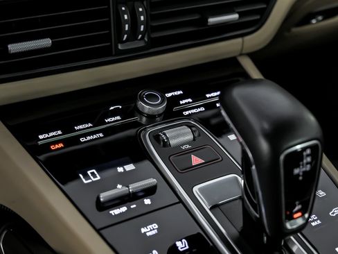 Used 2019 Porsche Cayenne Turbo image 37