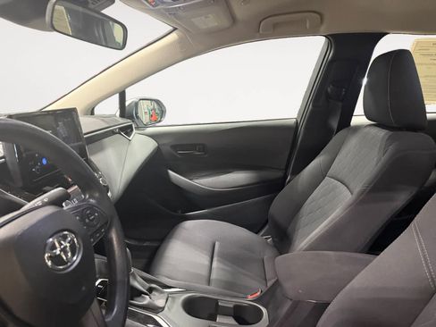 Used 2025 Toyota Corolla LE FWD image 10