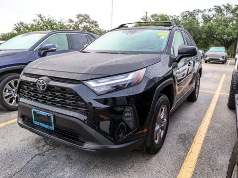 Used 2025 Toyota RAV4 LE AWD/4WD image 1