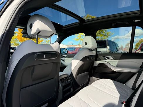 Used 2024 BMW X5 xDrive40i w/ Premium Package image 16