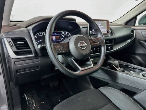 Used 2023 Nissan Rogue S AWD/4WD image 10