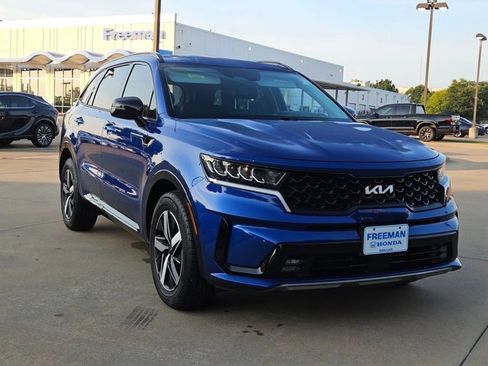 Used 2022 Kia Sorento EX image 3