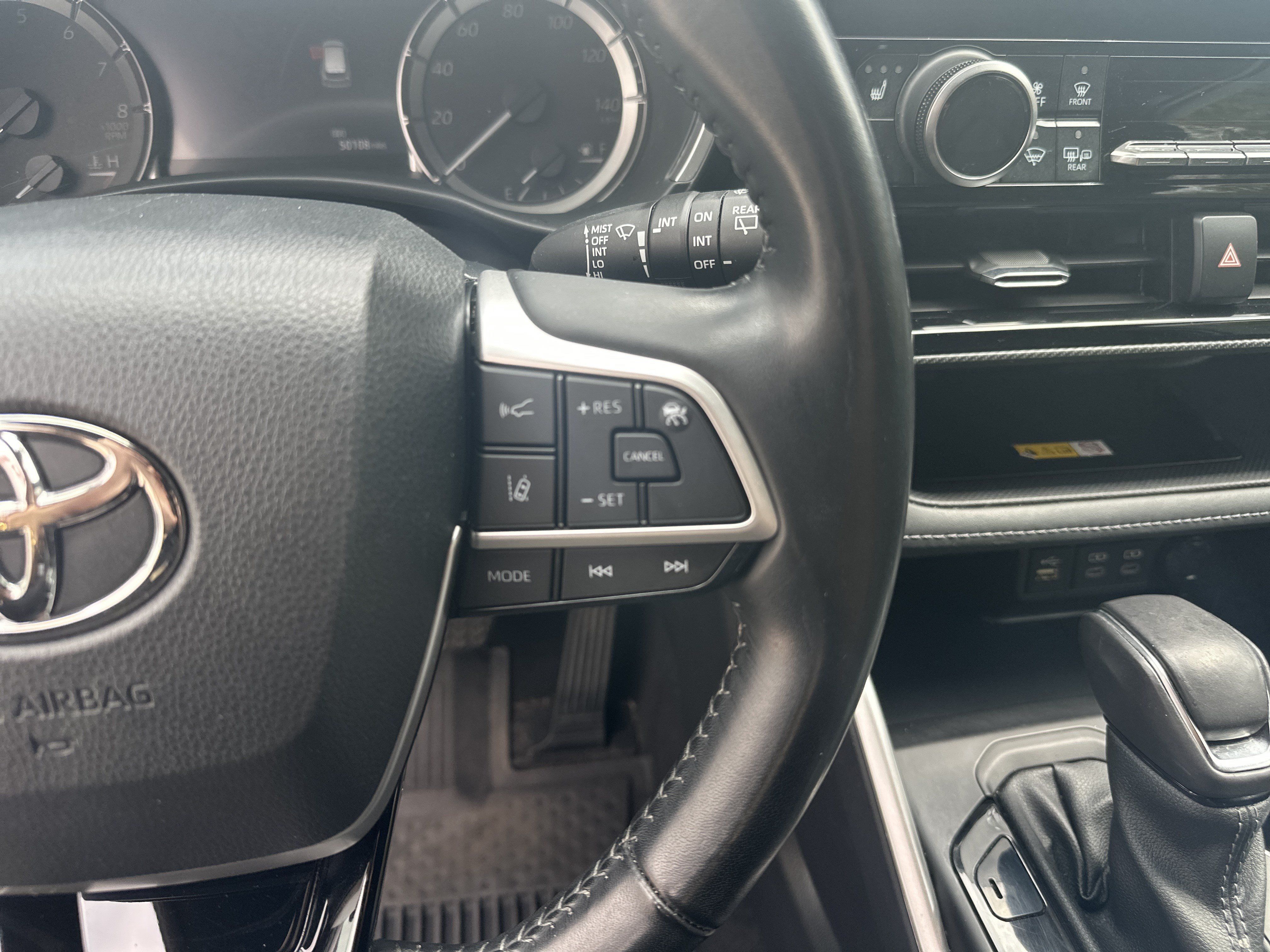 Used 2023 Toyota Highlander XSE AWD/4WD image 19