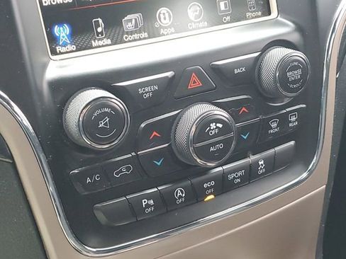 Used 2016 Jeep Grand Cherokee Laredo 75th Anniversary image 19