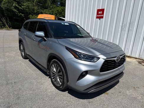 Used 2020 Toyota Highlander Platinum AWD/4WD image 1