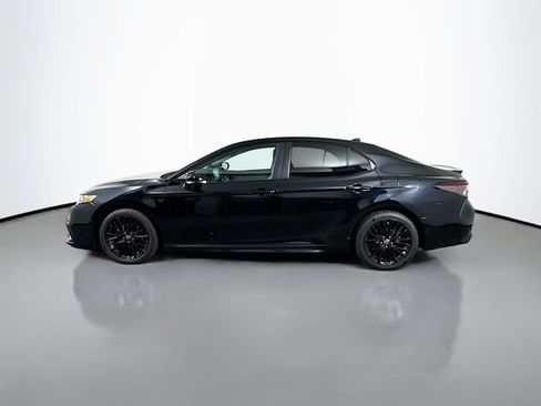 Used 2022 Toyota Camry SE w/ Convenience Package FWD image 3