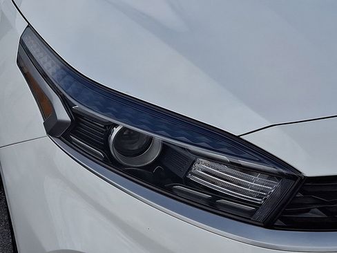 Used 2024 Kia Forte LXS image 11
