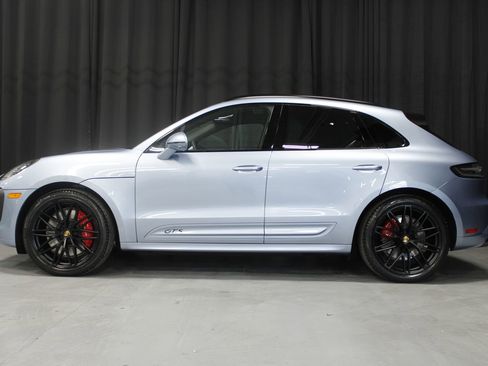 New 2026 Porsche Macan GTS image 2