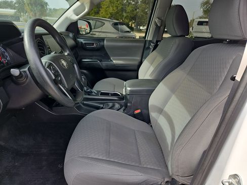 Used 2021 Toyota Tacoma TRD Sport image 11