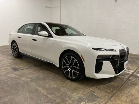 Used 2026 BMW 740i RWD image 7