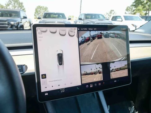 Used 2022 Tesla Model Y Long Range AWD/4WD image 21