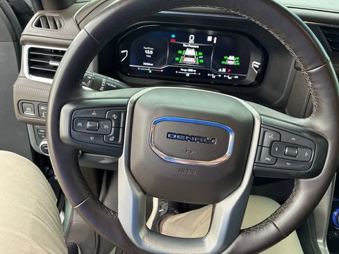 Used 2023 GMC Yukon Denali AWD/4WD image 14