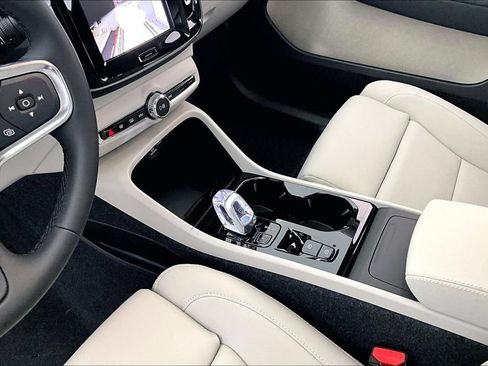 New 2026 Volvo XC40 B5 Ultra w/ Protection Package Premier AWD/4WD image 20