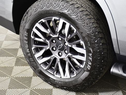 Used 2025 Chevrolet Tahoe Z71 AWD/4WD image 38