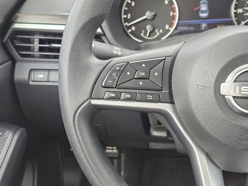 Used 2025 Nissan Altima 2.5 SV FWD image 25