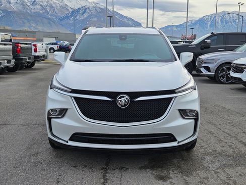 Used 2024 Buick Enclave Essence image 9