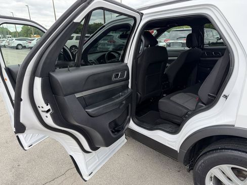 Used 2019 Ford Explorer XLT w/ Equipment Group 201A AWD/4WD image 12