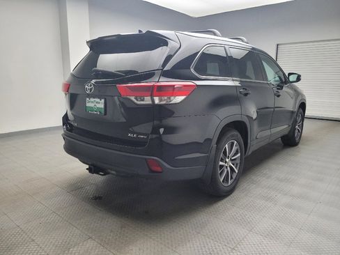 Used 2018 Toyota Highlander XLE image 9