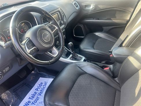 Used 2018 Jeep Compass Latitude w/ Cold Weather Group image 10