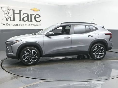 New 2026 Chevrolet Trax RS w/ Sunroof Package FWD image 10