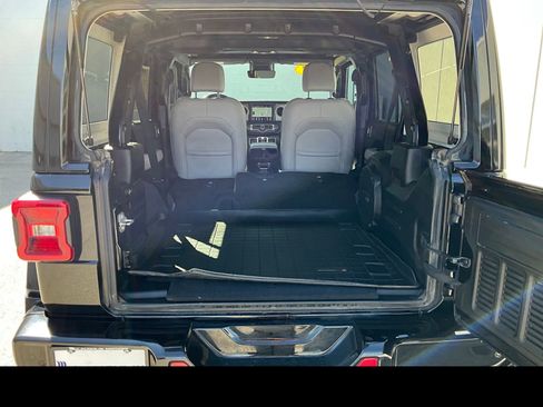Used 2021 Jeep Wrangler Unlimited Sahara AWD/4WD image 12