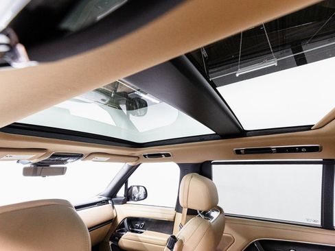 Used 2024 Land Rover Range Rover Long Wheelbase SE image 24