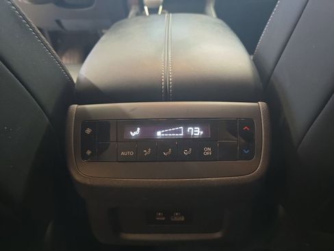 Used 2022 Nissan Pathfinder SL image 42