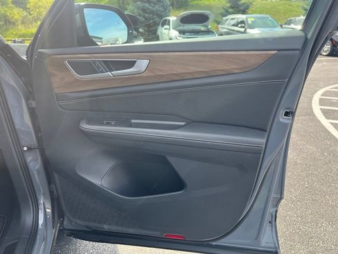 Used 2026 Volkswagen Atlas SE w/ Panoramic Sunroof Package FWD image 12