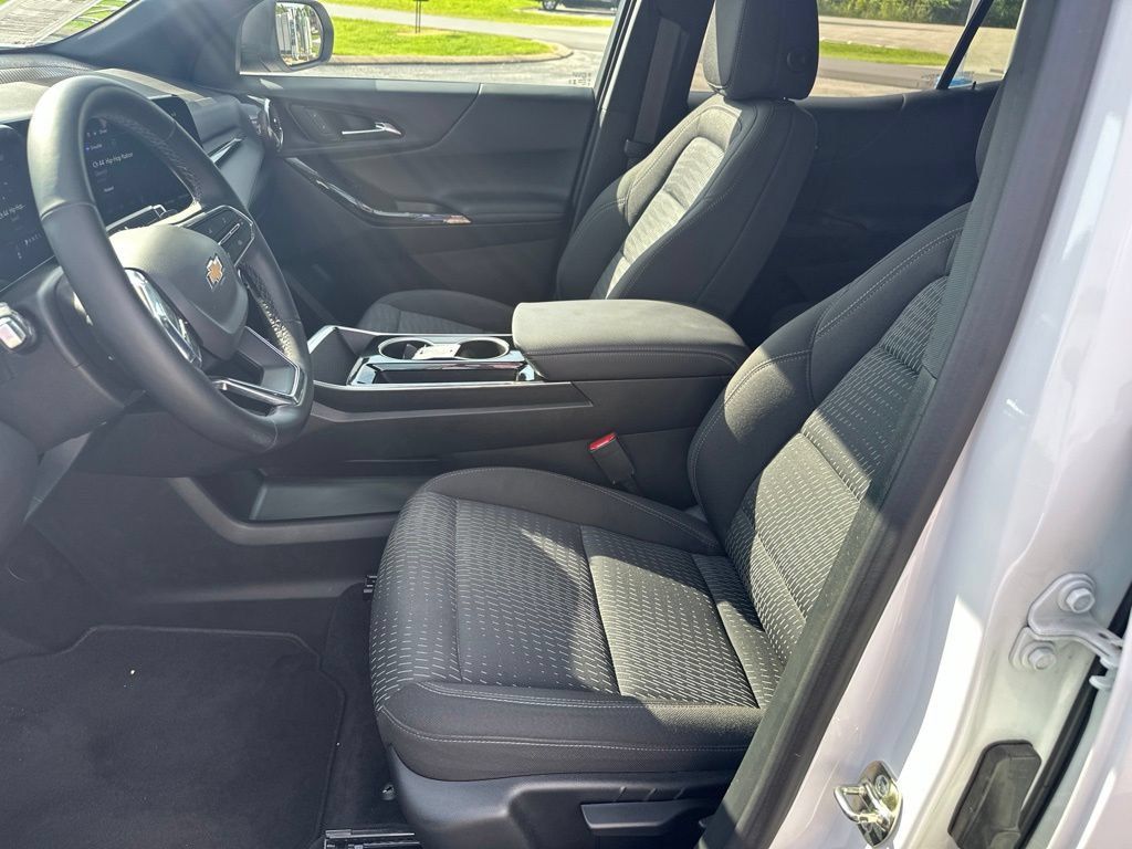Used 2025 Chevrolet Equinox LT AWD/4WD image 16