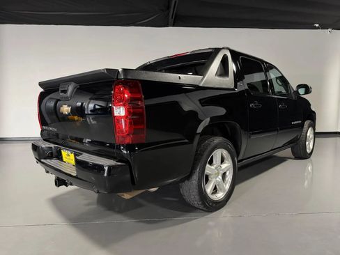 Used 2007 Chevrolet Avalanche LTZ w/ LTZ Preferred Equipment Group AWD/4WD image 4