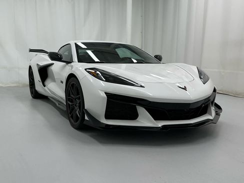 Used 2023 Chevrolet Corvette Z06 image 1