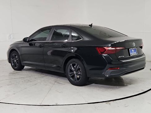 Certified 2023 Volkswagen Jetta SE FWD image 4