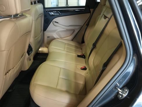 Used 2025 Porsche Macan image 27