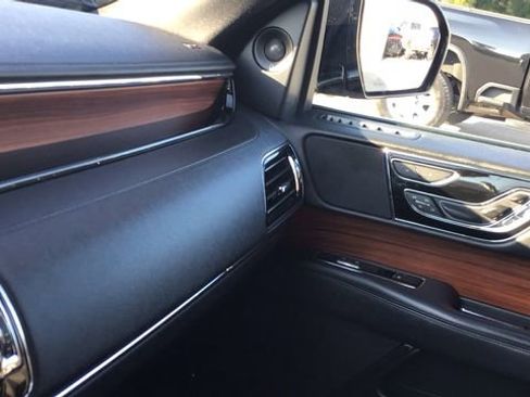 Used 2024 Lincoln Navigator Reserve image 25