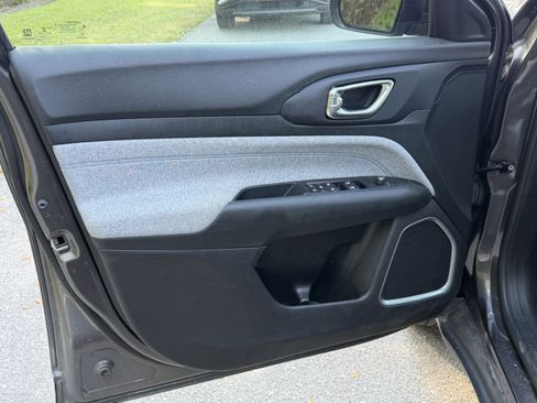 Used 2022 Jeep Compass Latitude image 4