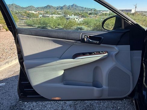 Used 2012 Toyota Camry XLE image 29